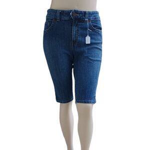 591631.....Lee One True Fit Crop Size 16M, W34" 12"Inseam  10"Rise